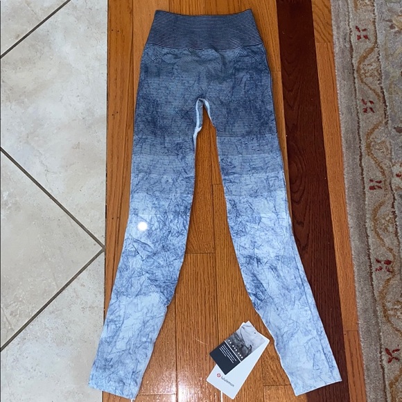 NWT LULULEMON Ebb To Train Tight Wash - Picture 2 of 6